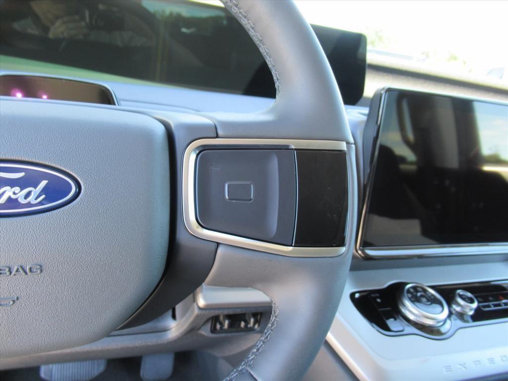 new 2025 Ford Expedition Max car, priced at $68,372