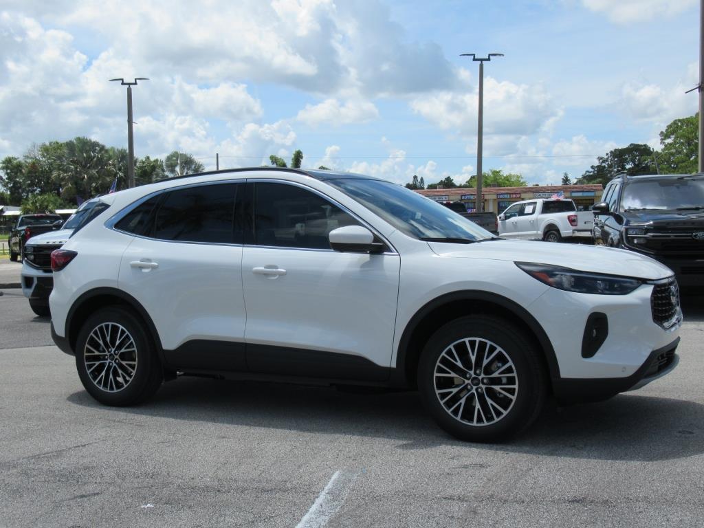 new 2025 Ford Escape PHEV car, priced at $35,794