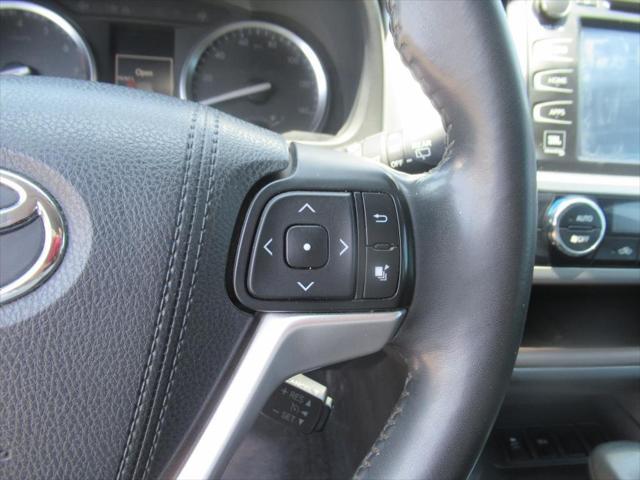 used 2015 Toyota Highlander car, priced at $15,699