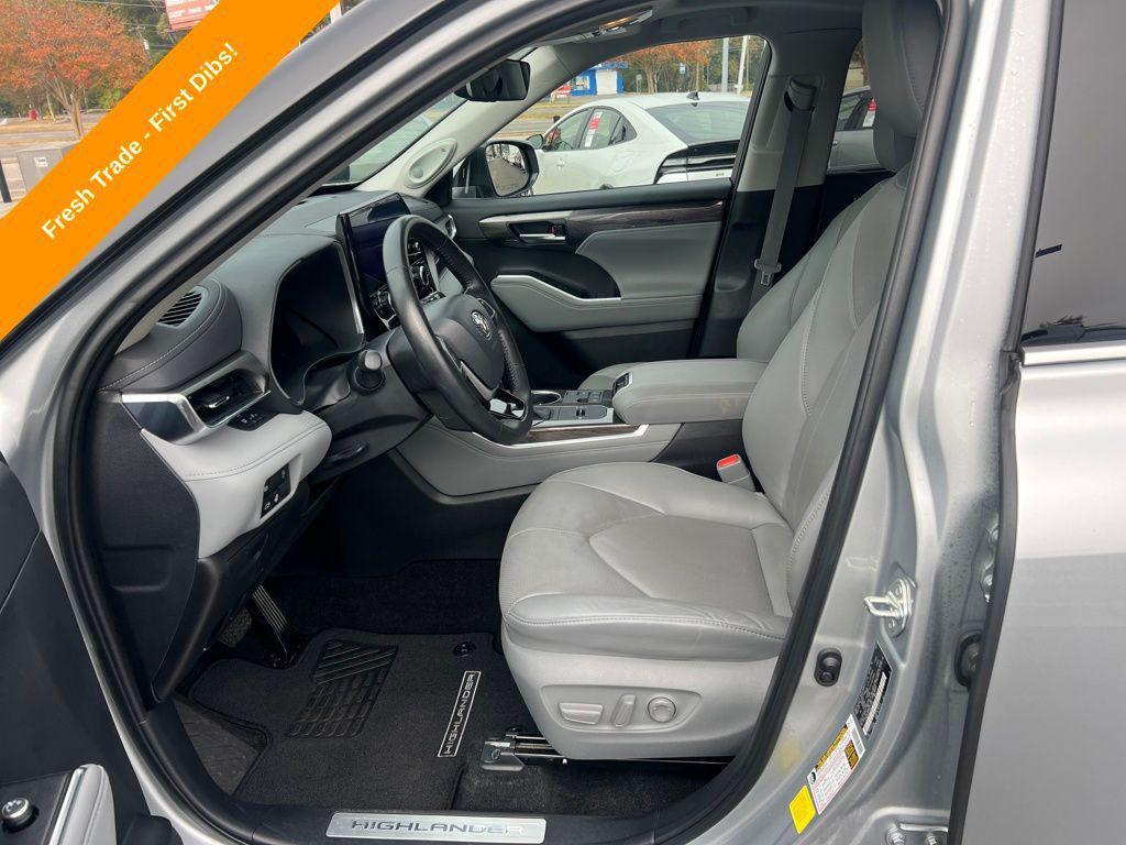 used 2023 Toyota Highlander car, priced at $36,200