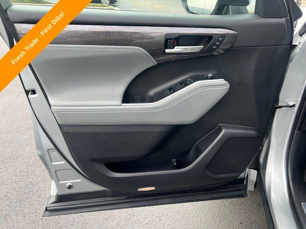 used 2023 Toyota Highlander car, priced at $36,200