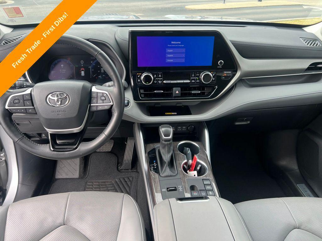used 2023 Toyota Highlander car, priced at $36,200