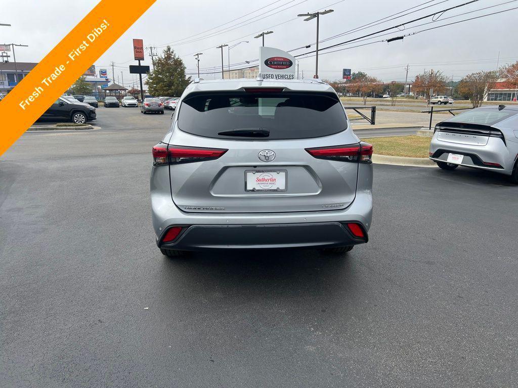 used 2023 Toyota Highlander car, priced at $36,200