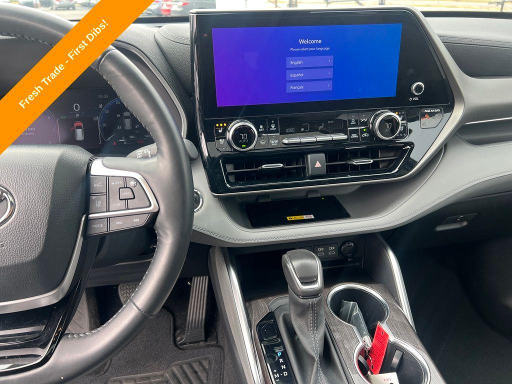 used 2023 Toyota Highlander car, priced at $36,200