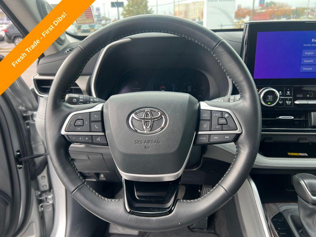 used 2023 Toyota Highlander car, priced at $36,200