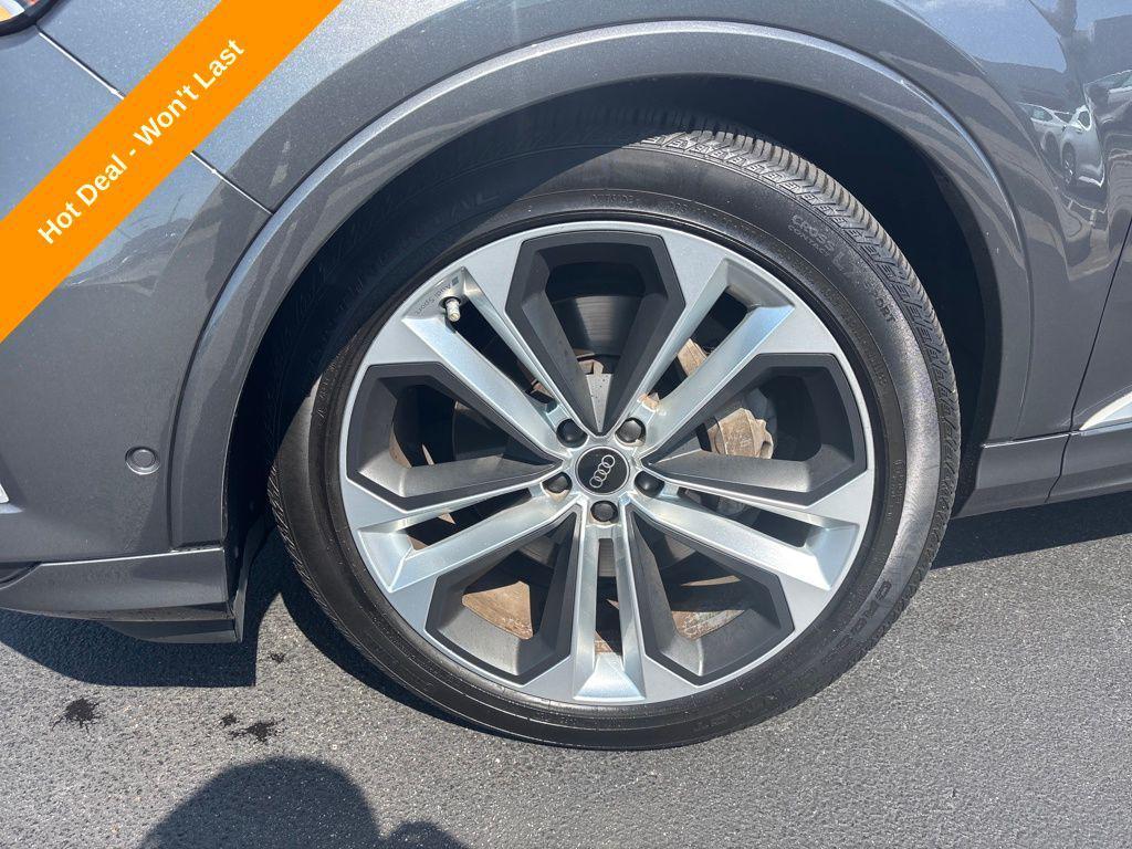 used 2023 Audi Q7 car, priced at $43,700
