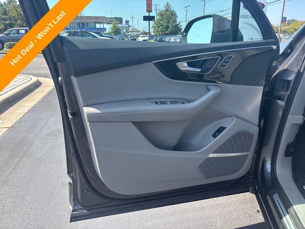 used 2023 Audi Q7 car, priced at $43,700