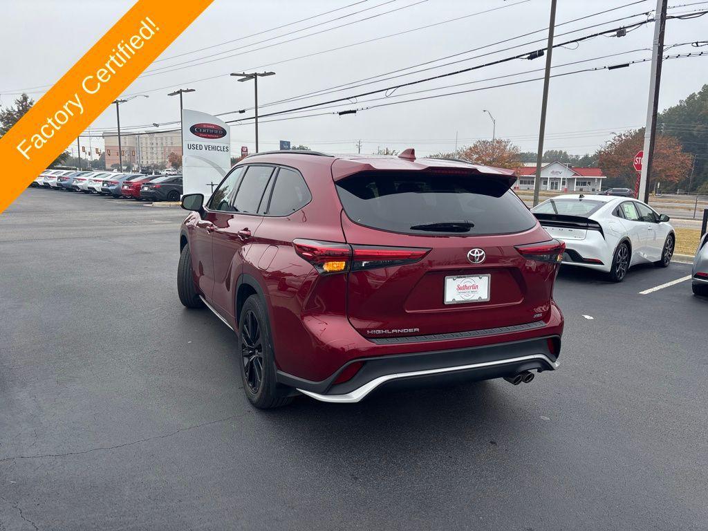 used 2023 Toyota Highlander car, priced at $39,400