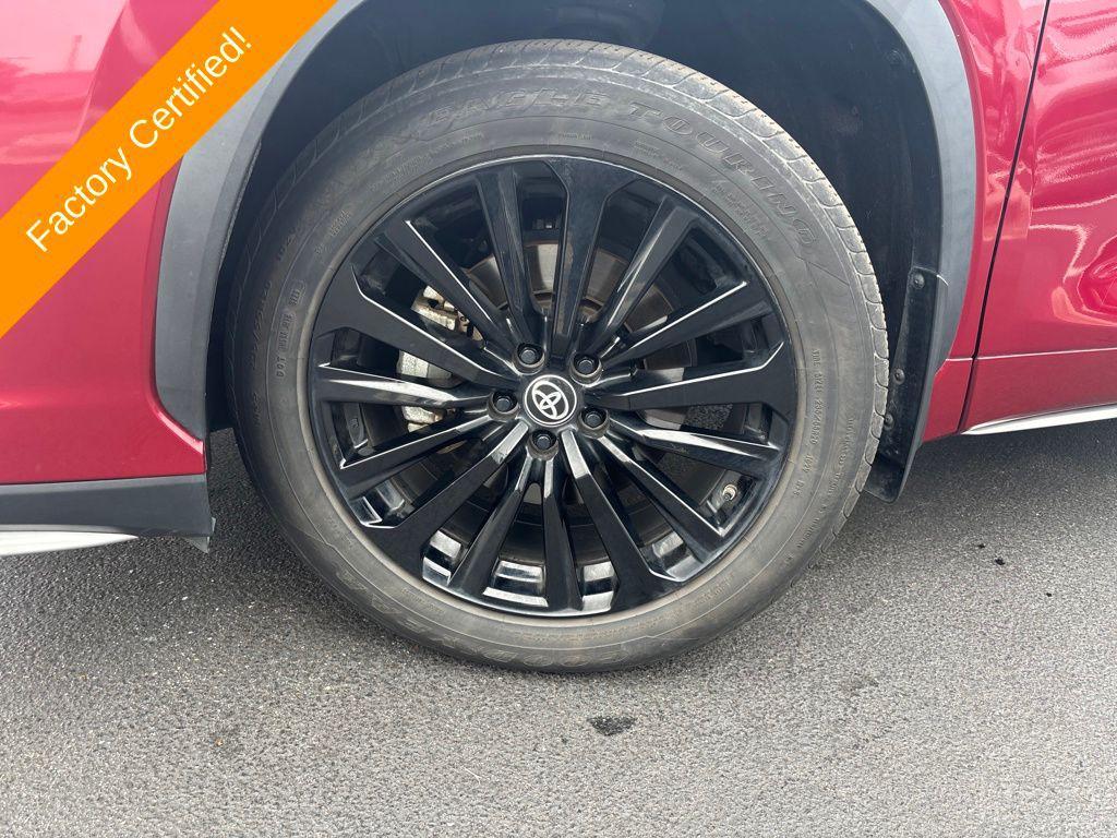 used 2023 Toyota Highlander car, priced at $39,400