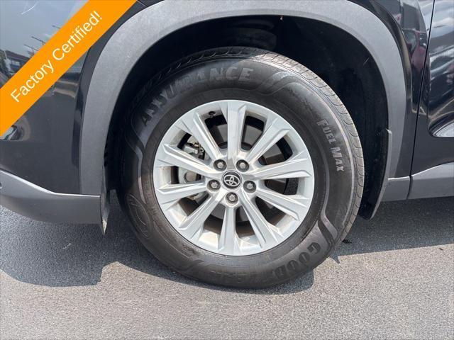 used 2024 Toyota Highlander car, priced at $39,200