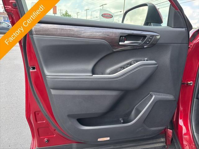 used 2024 Toyota Highlander car, priced at $51,652