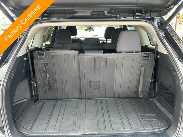 used 2024 Toyota Highlander car, priced at $40,200