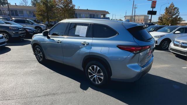 used 2022 Toyota Highlander car, priced at $27,099