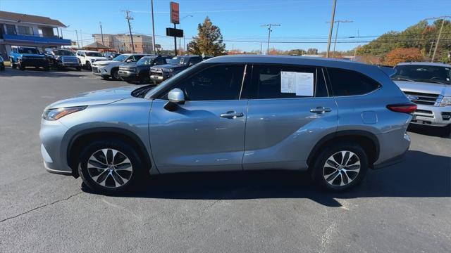 used 2022 Toyota Highlander car, priced at $27,099