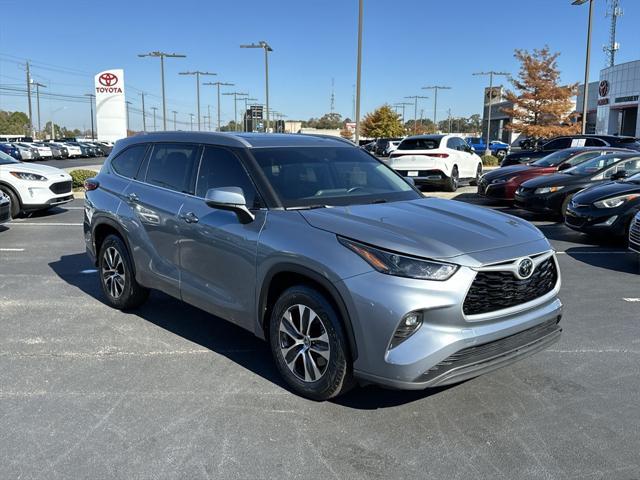 used 2022 Toyota Highlander car, priced at $27,099