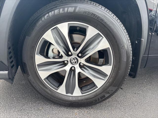 used 2024 Toyota Highlander car, priced at $42,387