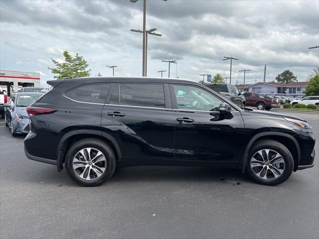 used 2024 Toyota Highlander car, priced at $42,387