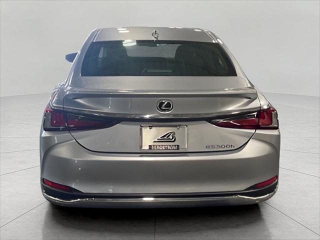 new 2025 Lexus ES 300h car, priced at $56,184
