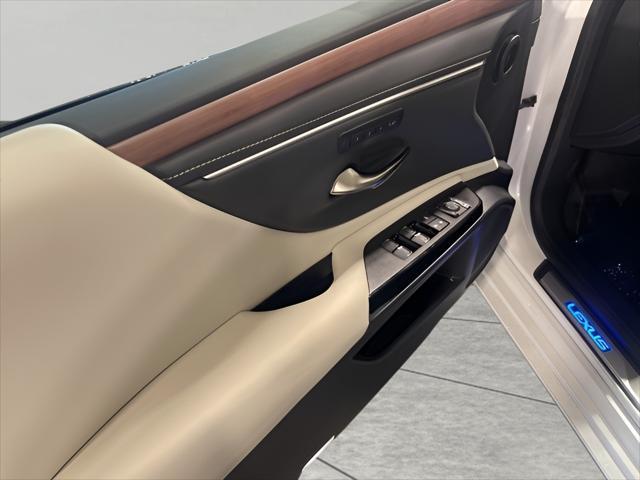 new 2025 Lexus ES 300h car, priced at $49,469
