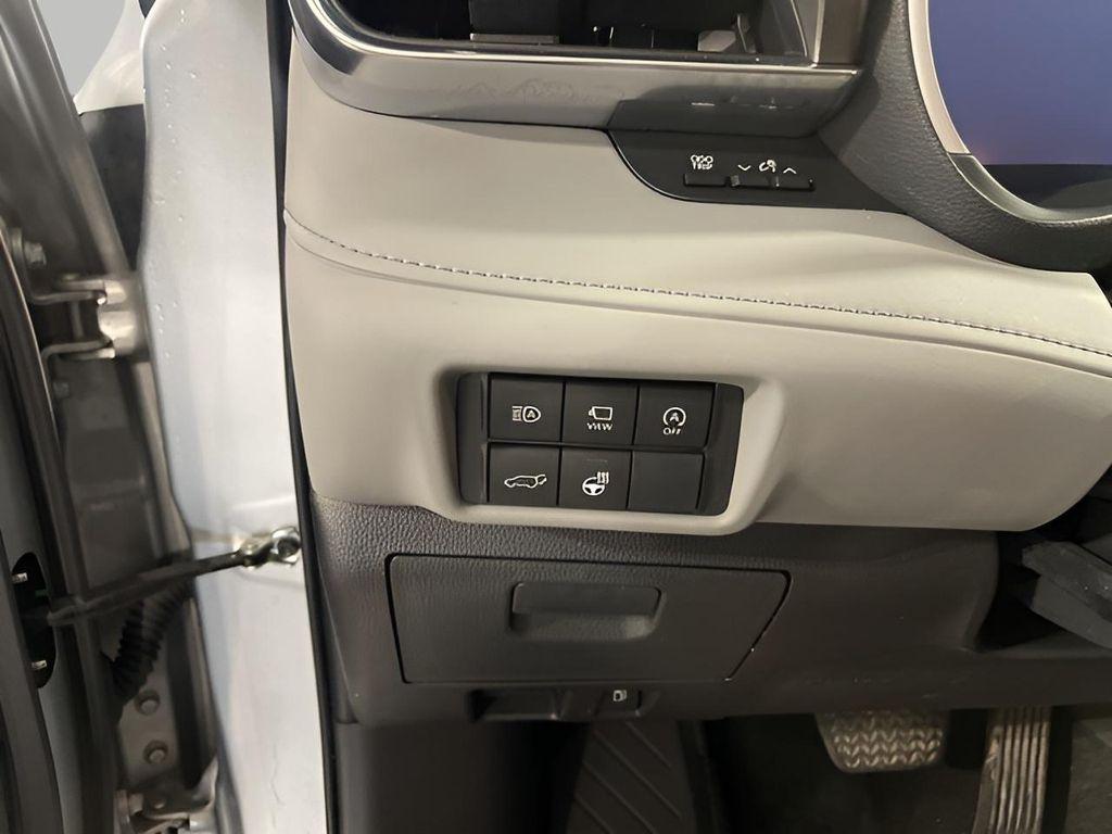 used 2023 Toyota Highlander car, priced at $41,859