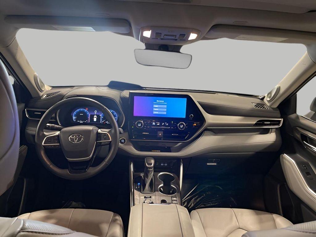 used 2023 Toyota Highlander car, priced at $41,859