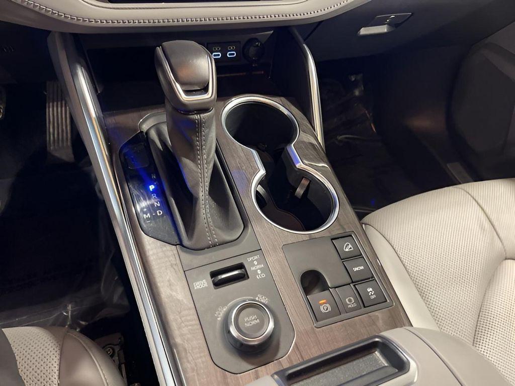 used 2023 Toyota Highlander car, priced at $41,859