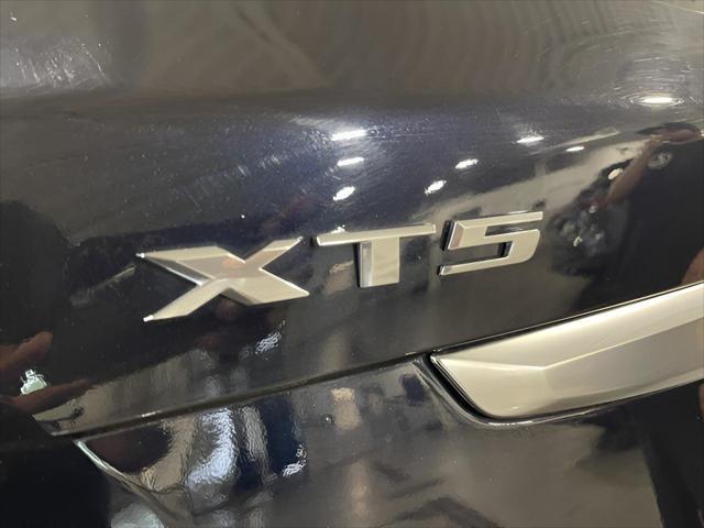 used 2022 Cadillac XT5 car, priced at $33,632