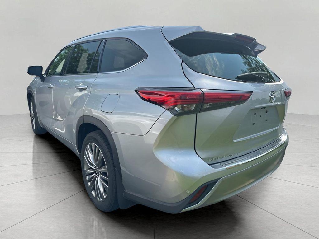 used 2020 Toyota Highlander car, priced at $32,485