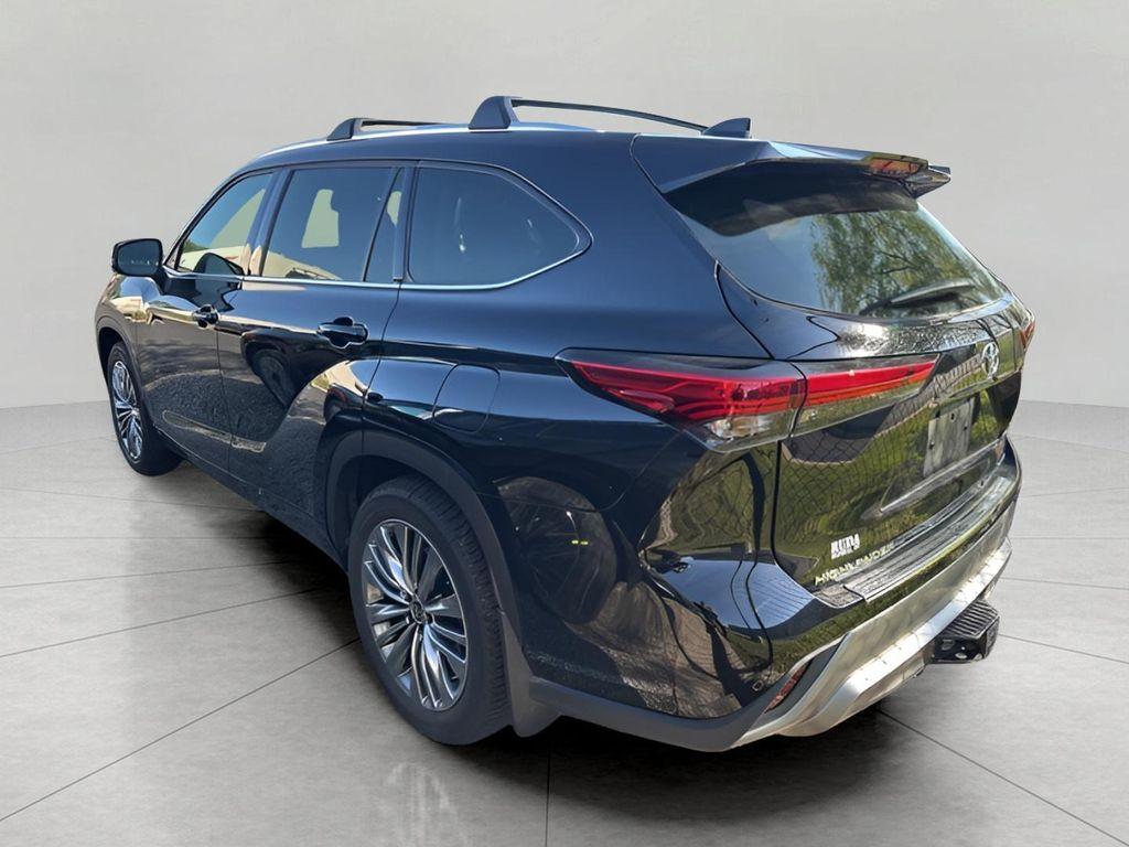 used 2022 Toyota Highlander car, priced at $44,214
