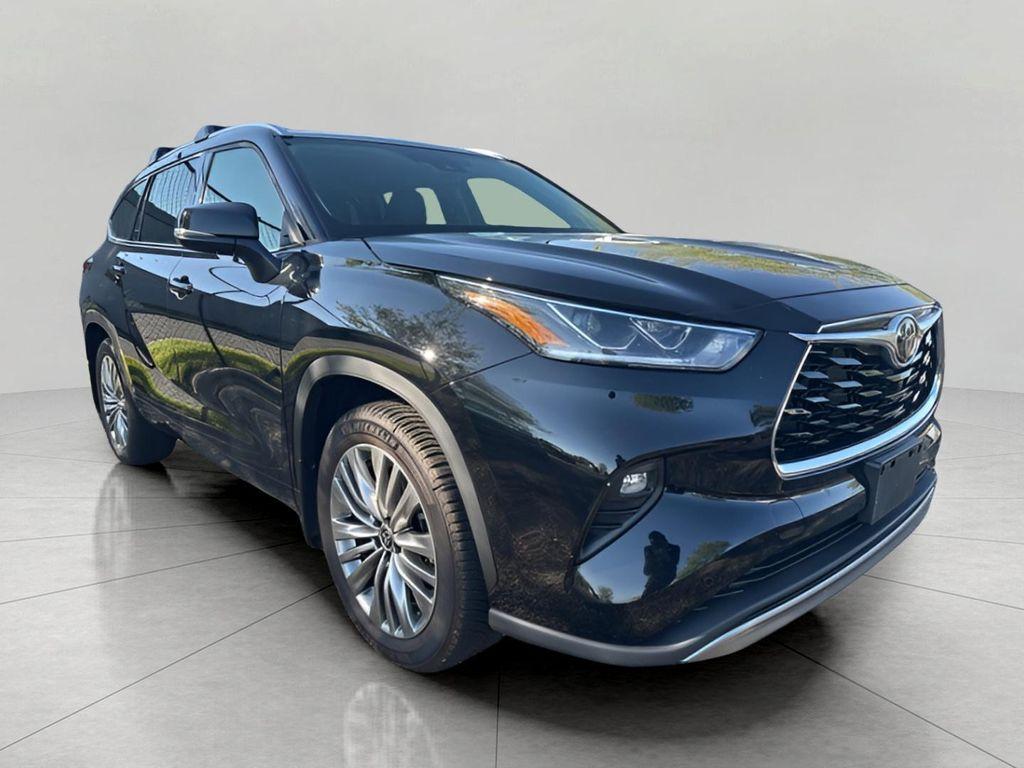 used 2022 Toyota Highlander car, priced at $44,214