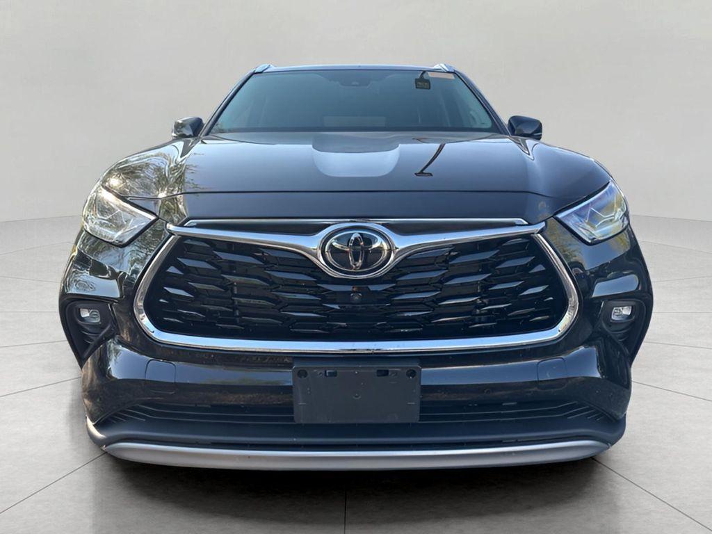 used 2022 Toyota Highlander car, priced at $44,214