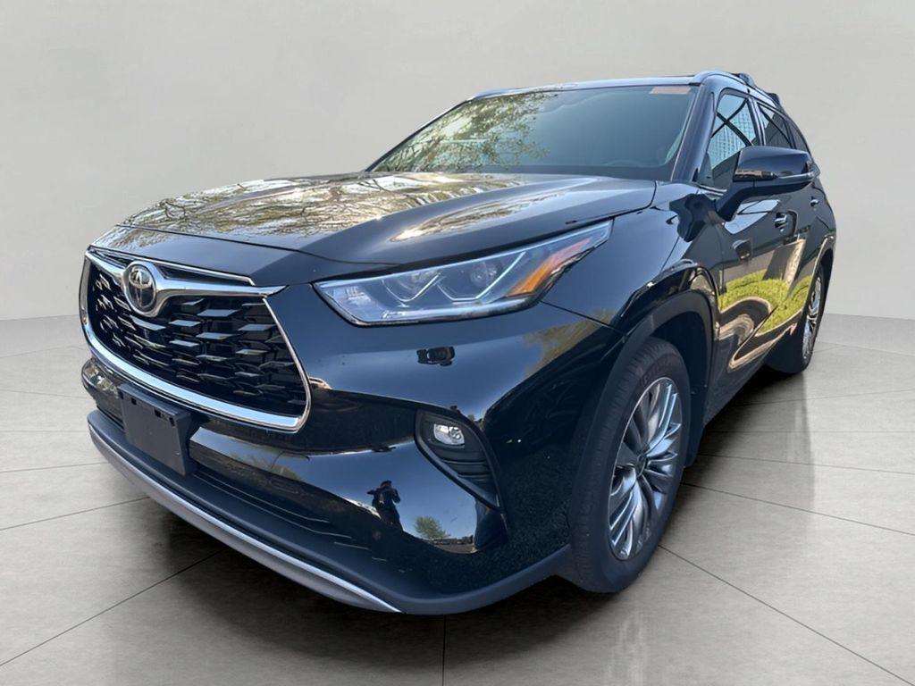 used 2022 Toyota Highlander car, priced at $44,214