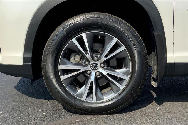 used 2019 Toyota Highlander car, priced at $27,514