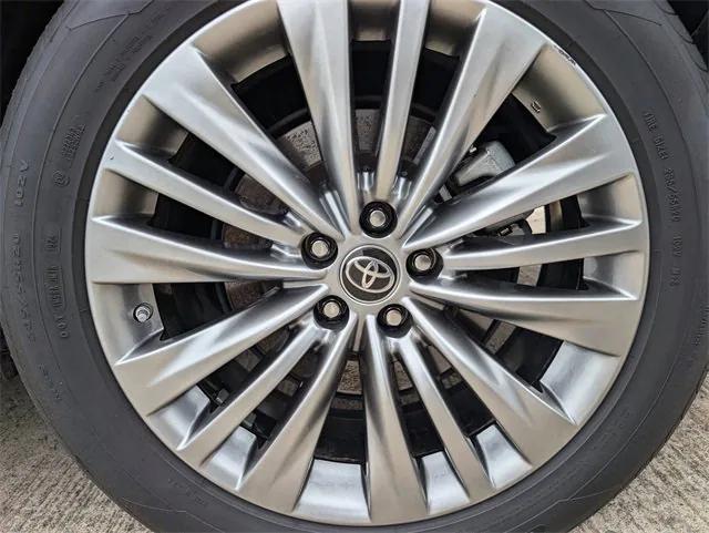 used 2022 Toyota Highlander Hybrid car, priced at $42,977