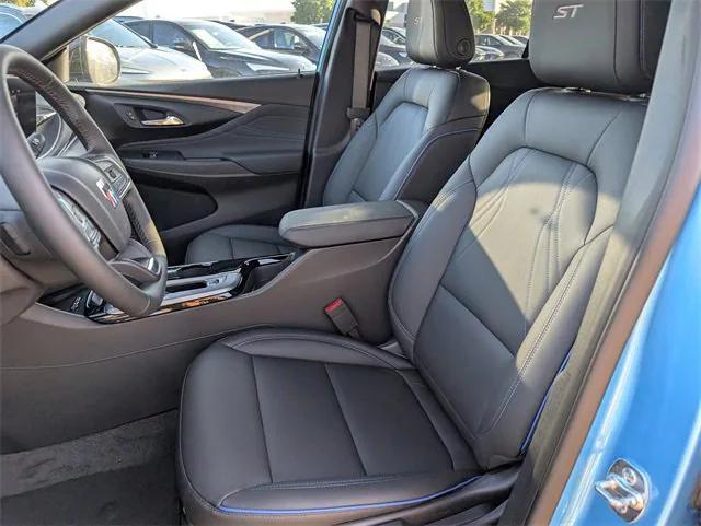 new 2025 Buick Envista car, priced at $25,330