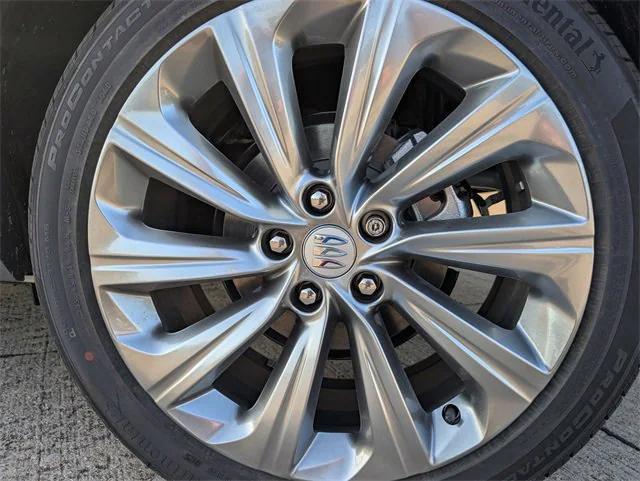 new 2025 Buick Envista car, priced at $27,985