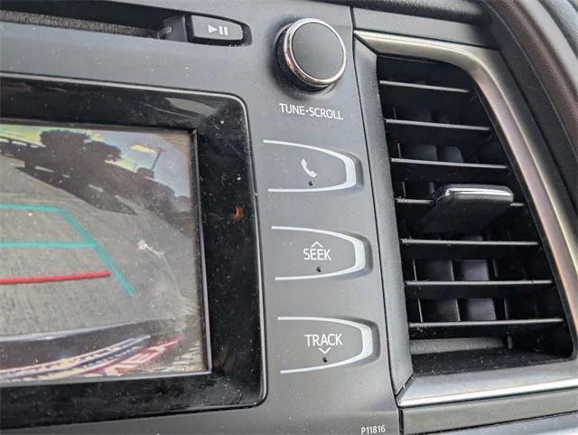 used 2019 Toyota Highlander car, priced at $17,799