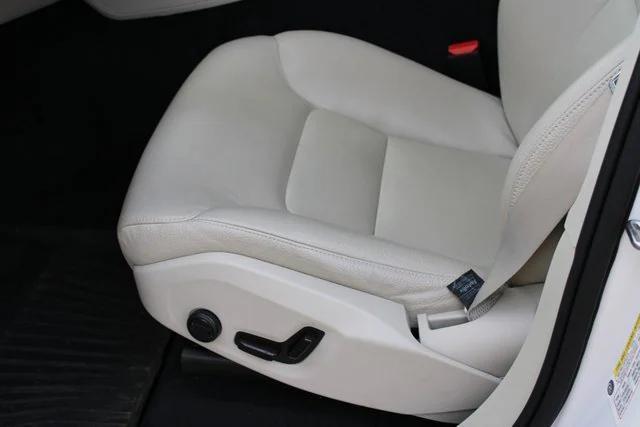 used 2022 Volvo XC90 car, priced at $30,299