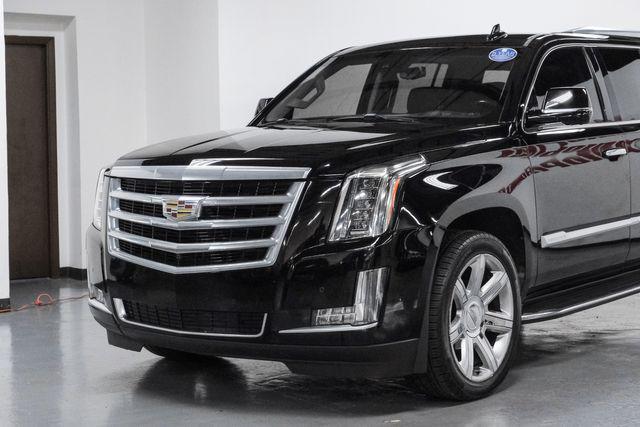 used 2019 Cadillac Escalade ESV car, priced at $30,895