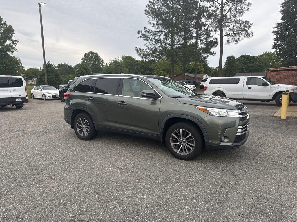 used 2019 Toyota Highlander car, priced at $31,504