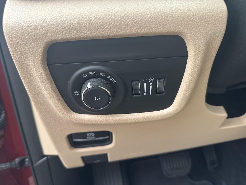 used 2021 Jeep Grand Cherokee L car, priced at $25,999