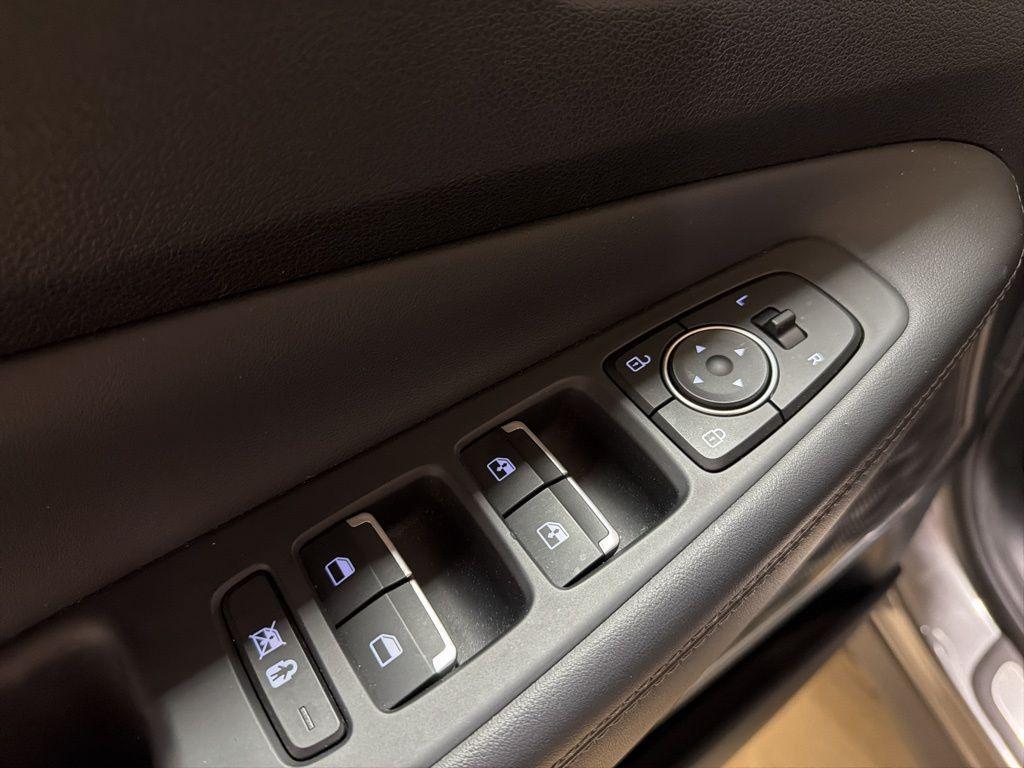 used 2020 Hyundai Santa Fe car, priced at $17,565