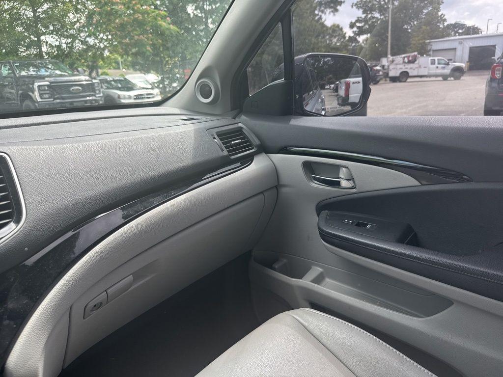 used 2021 Honda Pilot car, priced at $30,725