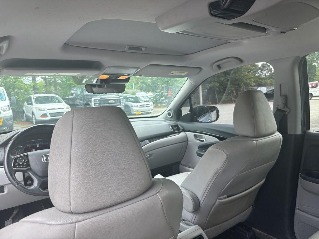 used 2021 Honda Pilot car, priced at $30,725