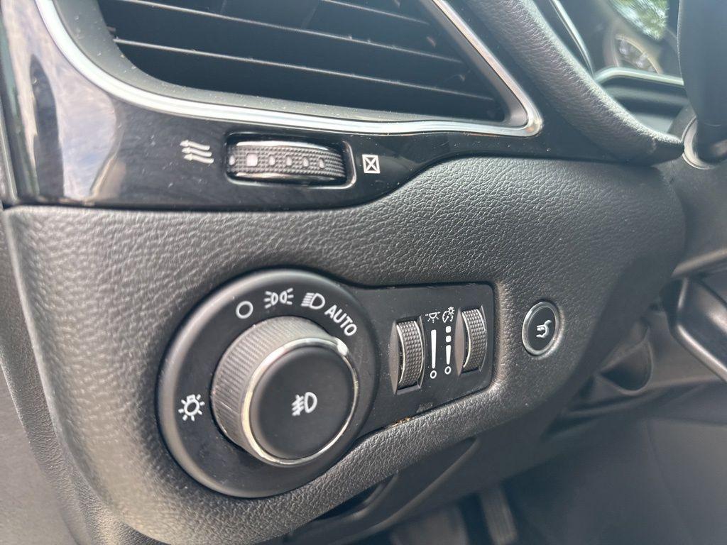used 2023 Jeep Cherokee car, priced at $21,990