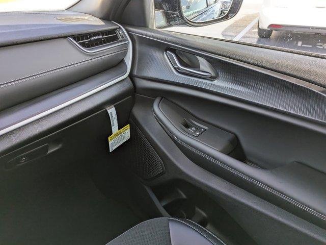 new 2025 Jeep Grand Cherokee car, priced at $38,988