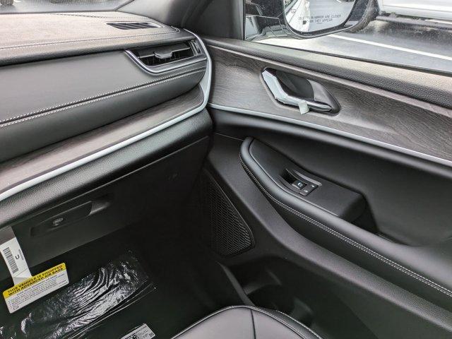 new 2025 Jeep Grand Cherokee car, priced at $39,577