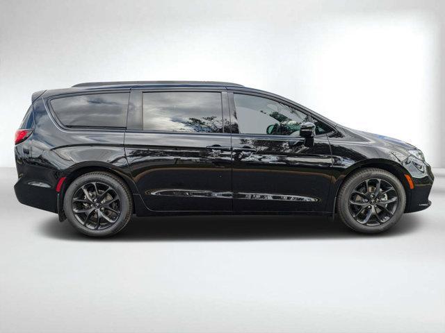 new 2024 Chrysler Pacifica car, priced at $41,498