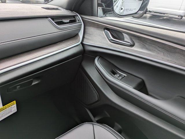 new 2025 Jeep Grand Cherokee car, priced at $39,910