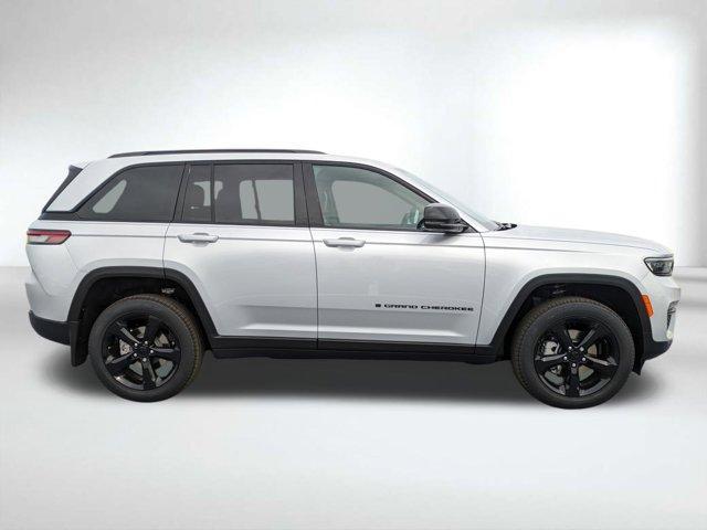 new 2025 Jeep Grand Cherokee car, priced at $39,910